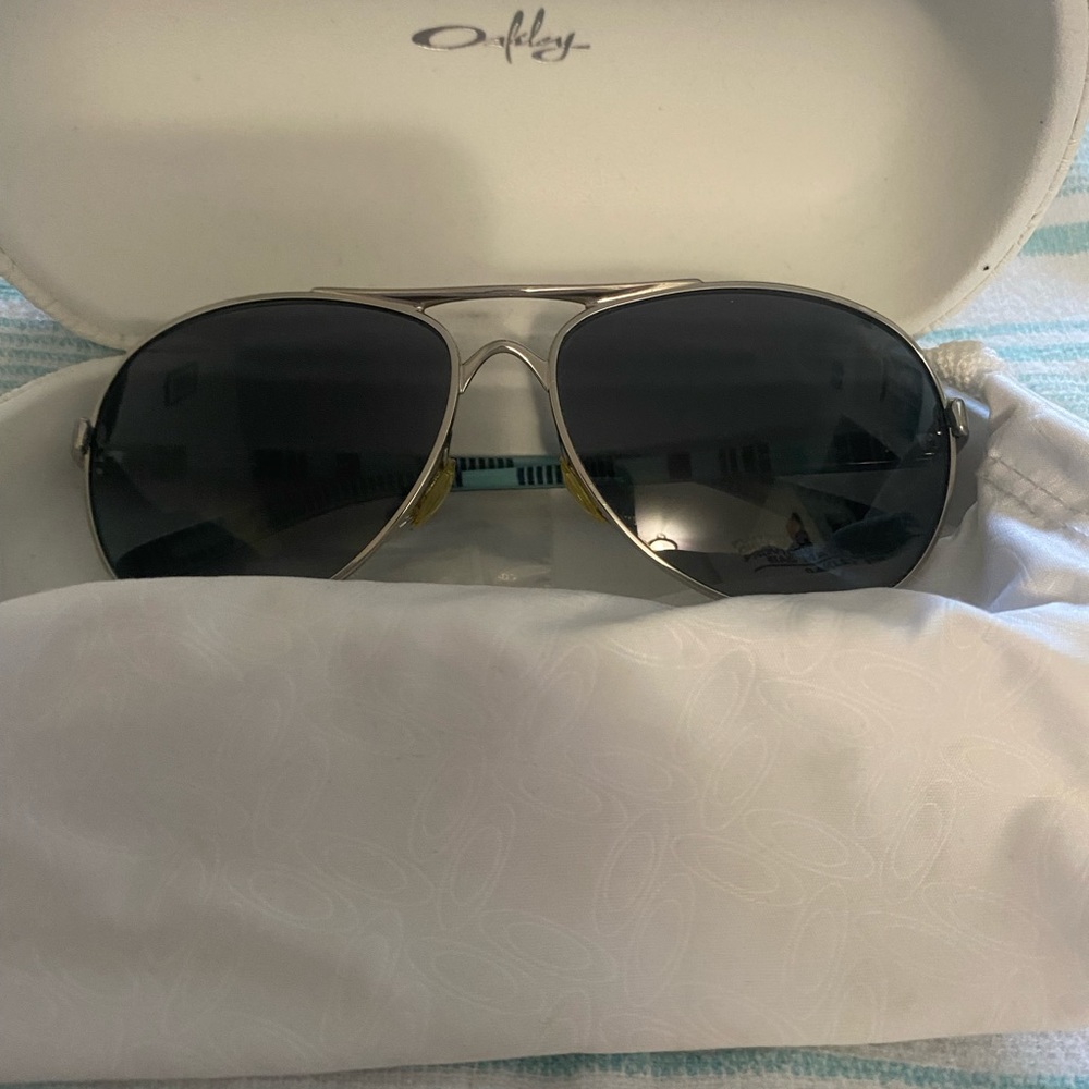 Womens Oakley Feedback - Polarized lenses. Good condition